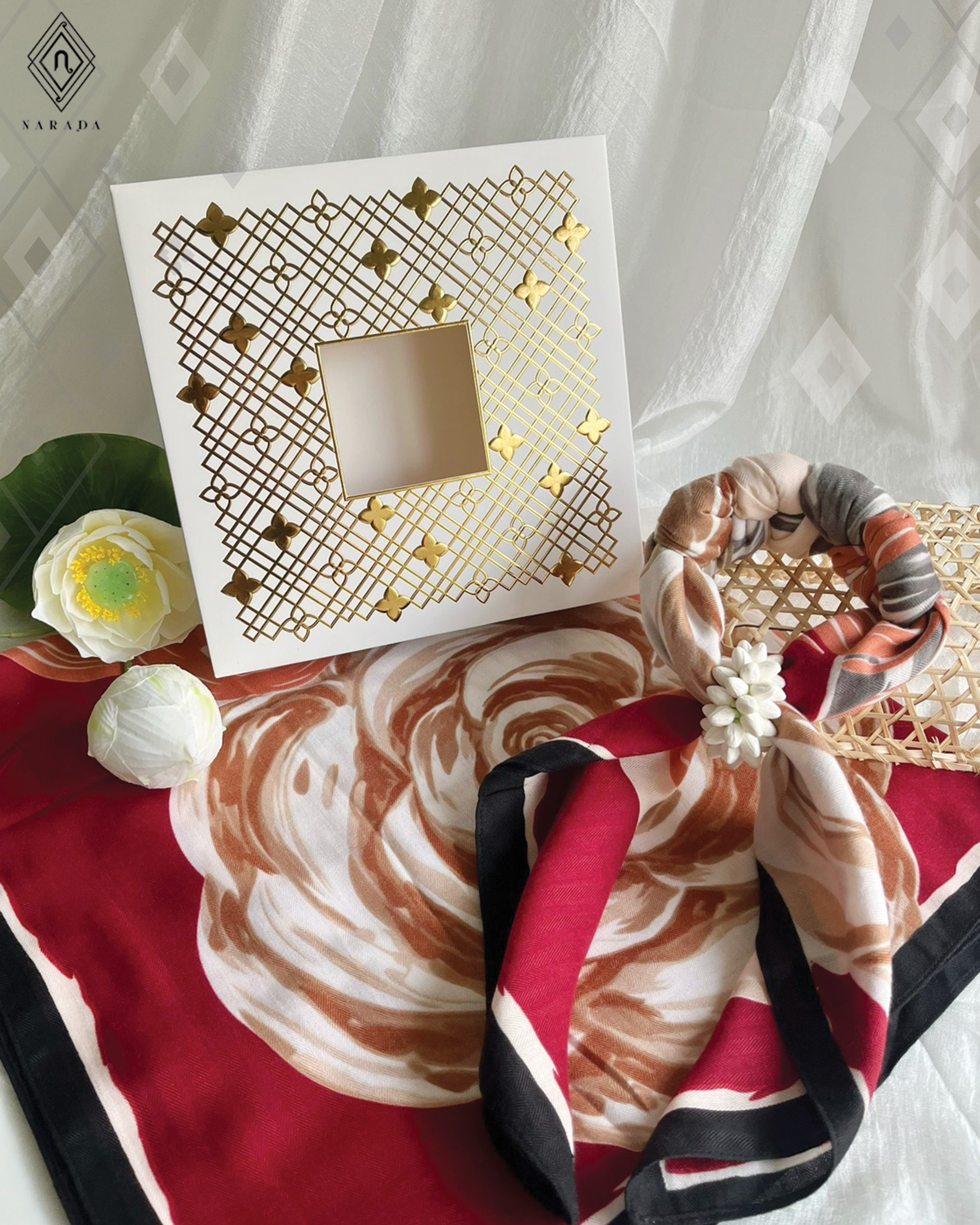 Printed Fabric Garland, Size M, Jasmine Surrounded - MS36