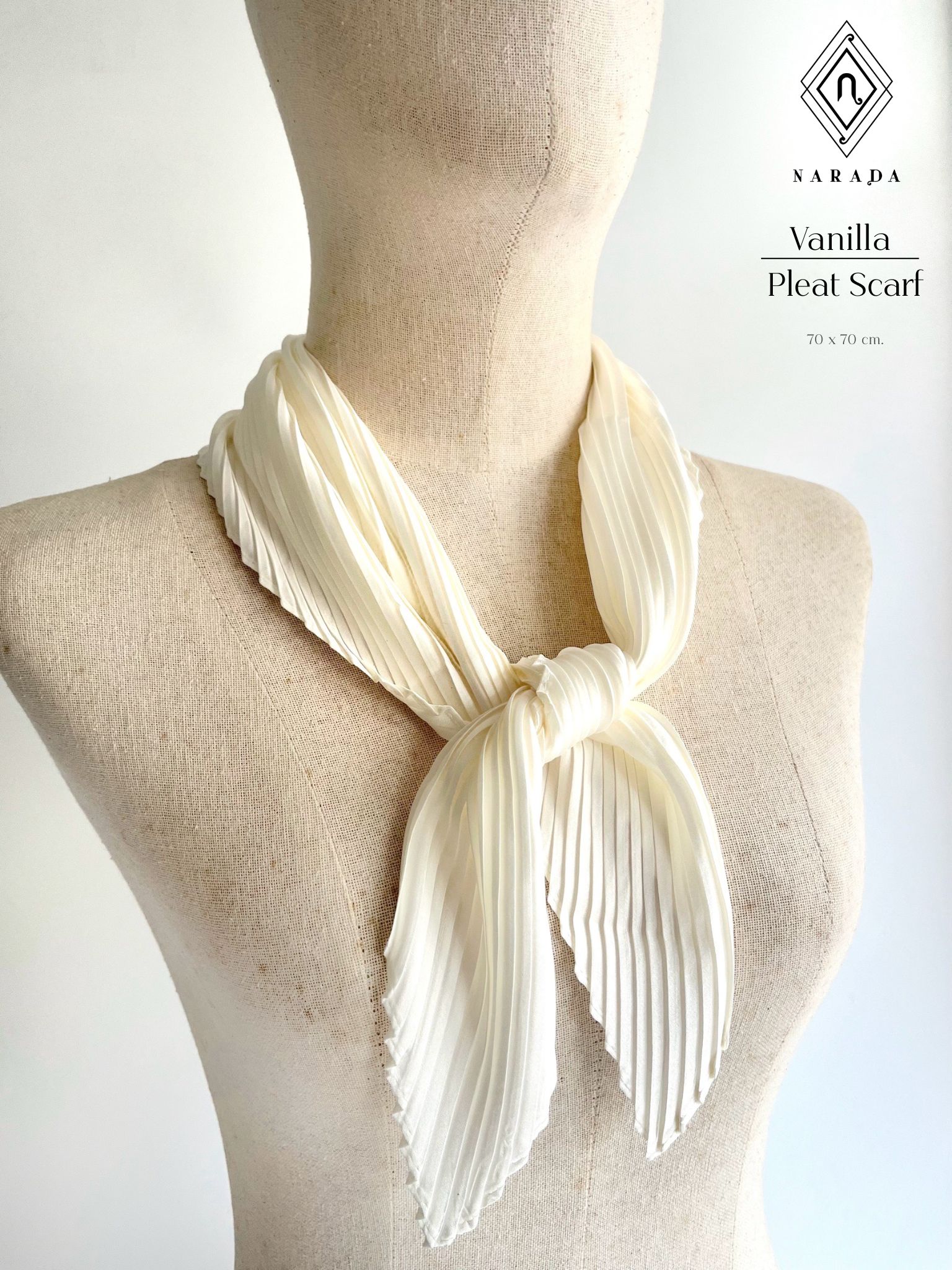 ผ้าพันคอซาตินอัดพลีท Vanilla 01N-707005
