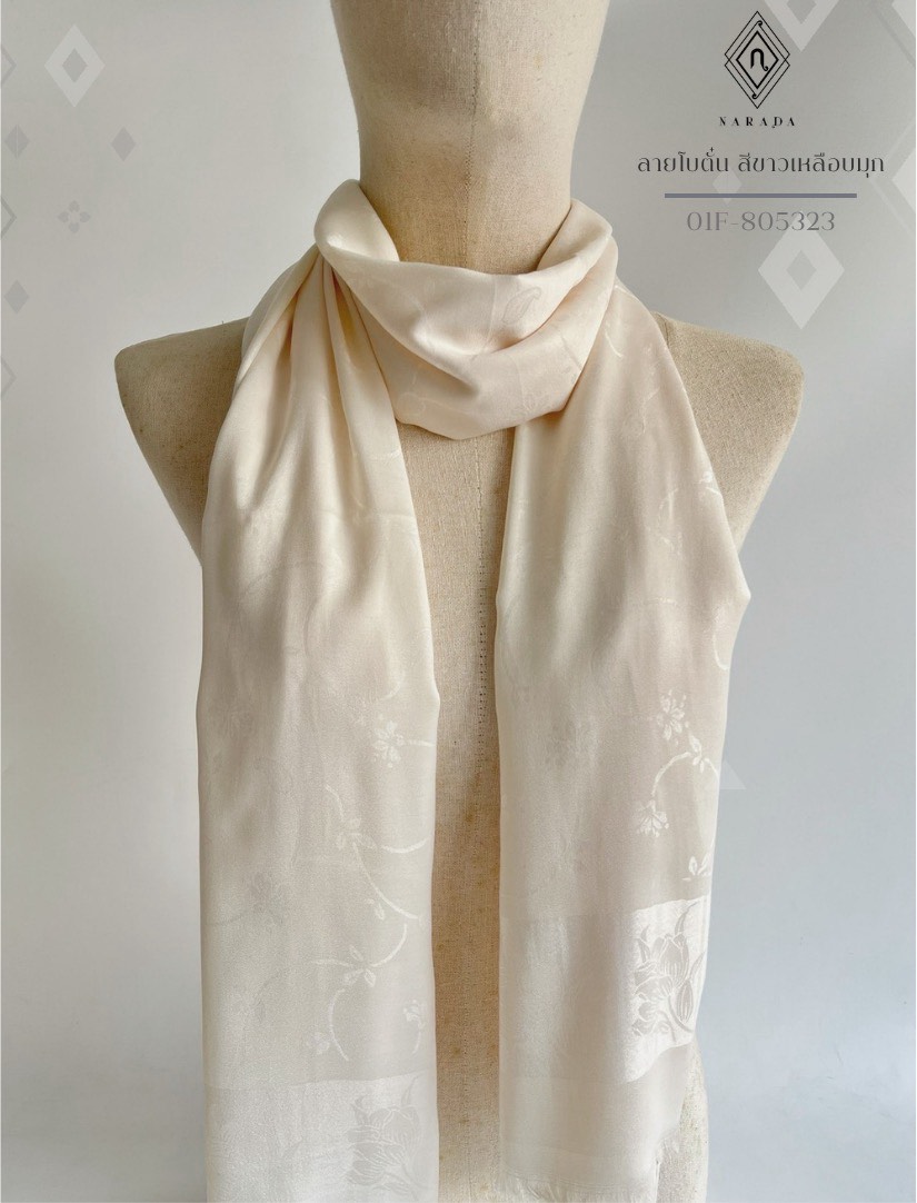 ผ้าคลุมไหล่ลายไทย ลายโบตั๋น สีขาวเหลือบมุก 01F-805323