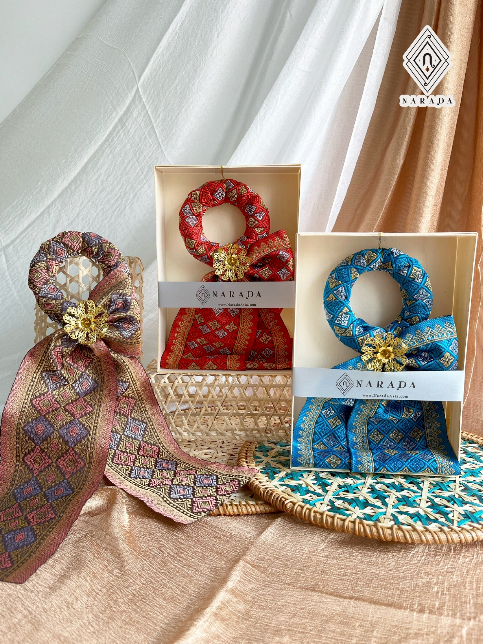 ของที่ระลึกไทยไทย มาลัยผ้าสไบจก TM07