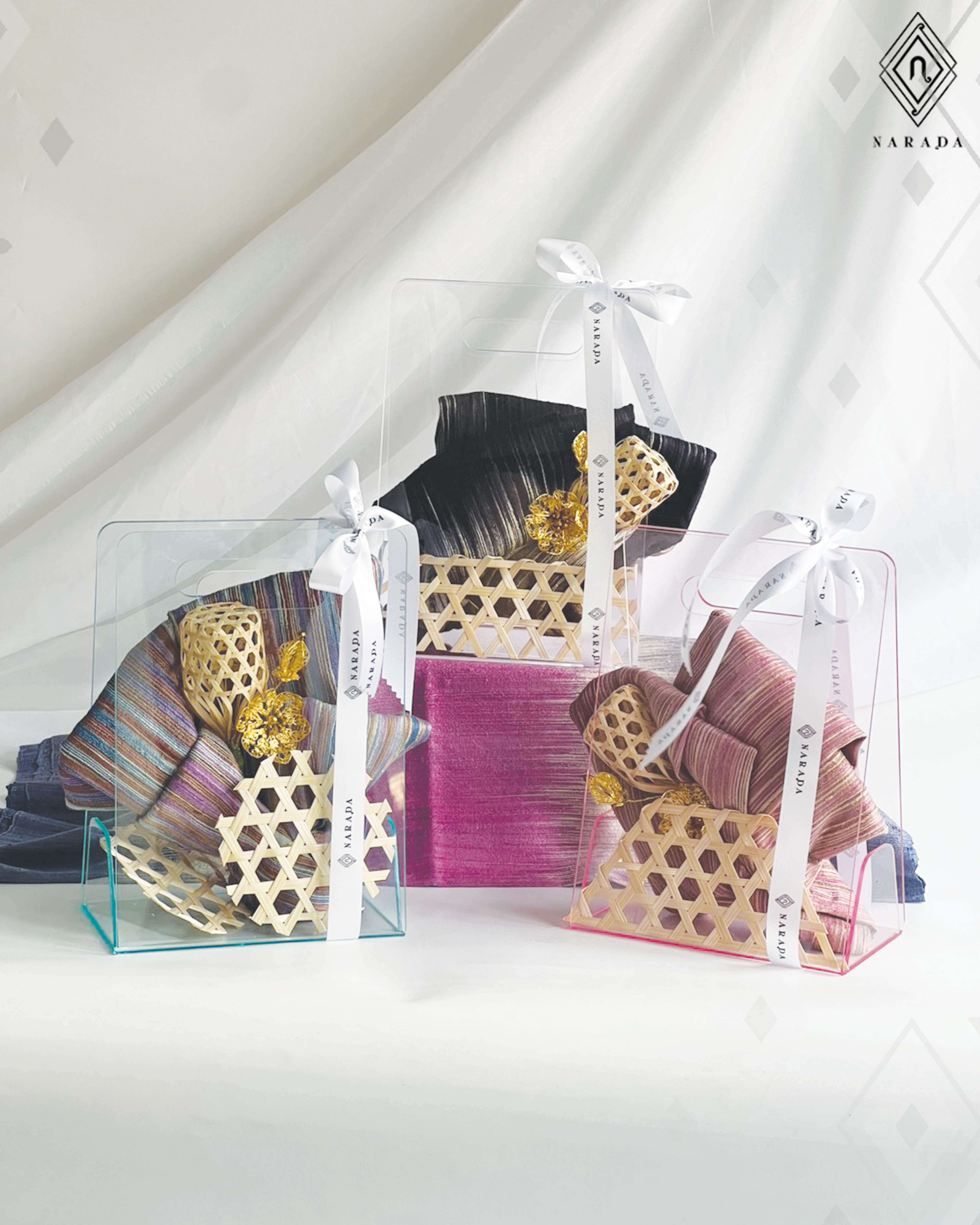 ผ้าไหมไทยในกระเป๋าอะคริลิค - TT187