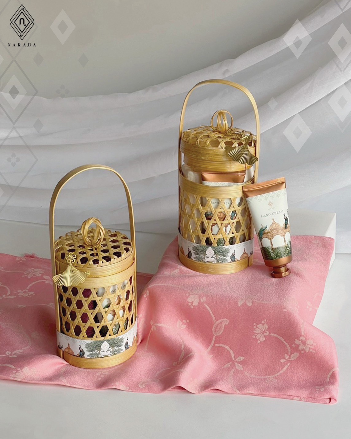 เซทผ้าลายไทยพร้อมแฮนด์ครีม ในชะลอมปิ่นโต - TT193