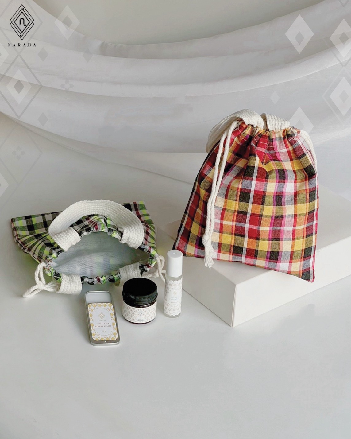 Traditional Thai Aromatic Gift Set in a Woven Fabric Bag - TT191_1RU6EE9UV1