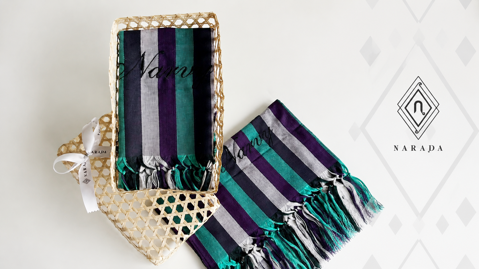 Looking for the best Thai souvenirs and mementos for important occasions? Narada is the answer.