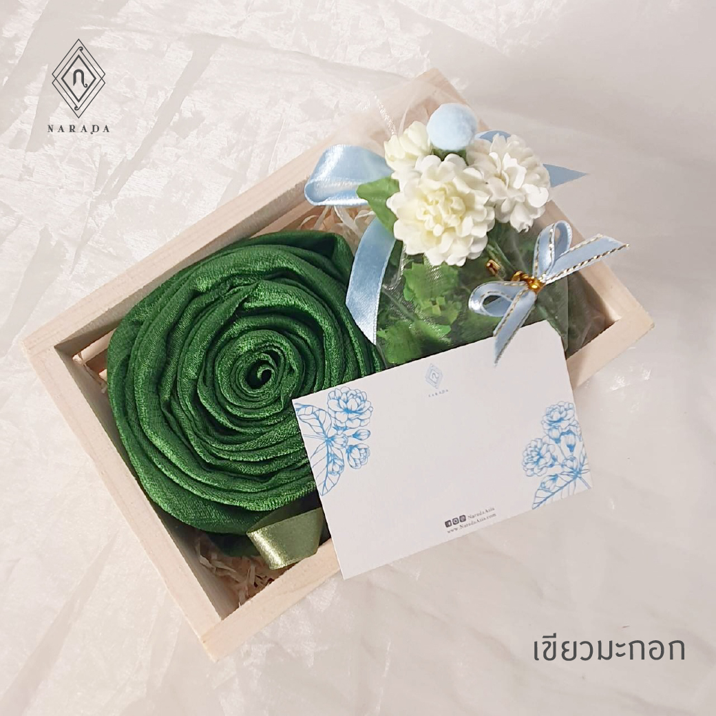 ผ้าคลุมไหล่ไหมมุก ในกล่องไม้มินิ Package SM