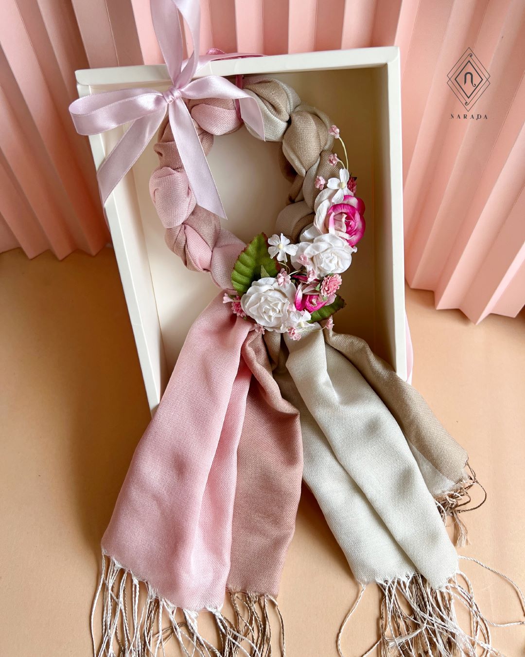 MN15 Scarf Garland Mother day GIft