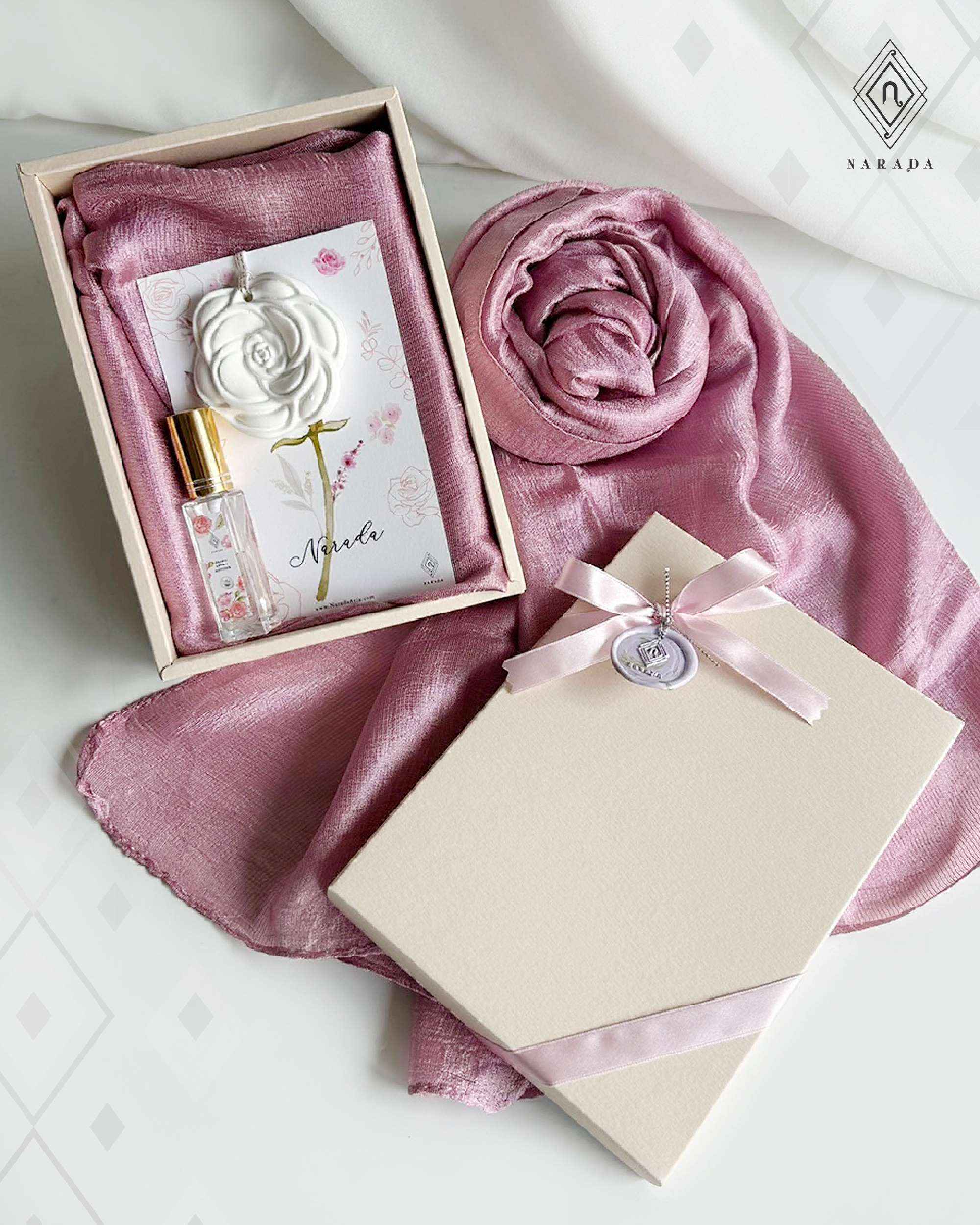 ชุดผ้าไหมมุก แผ่นน้ำหอมกุหลาบหิน และ Ceramic Aroma Diffuser TT109