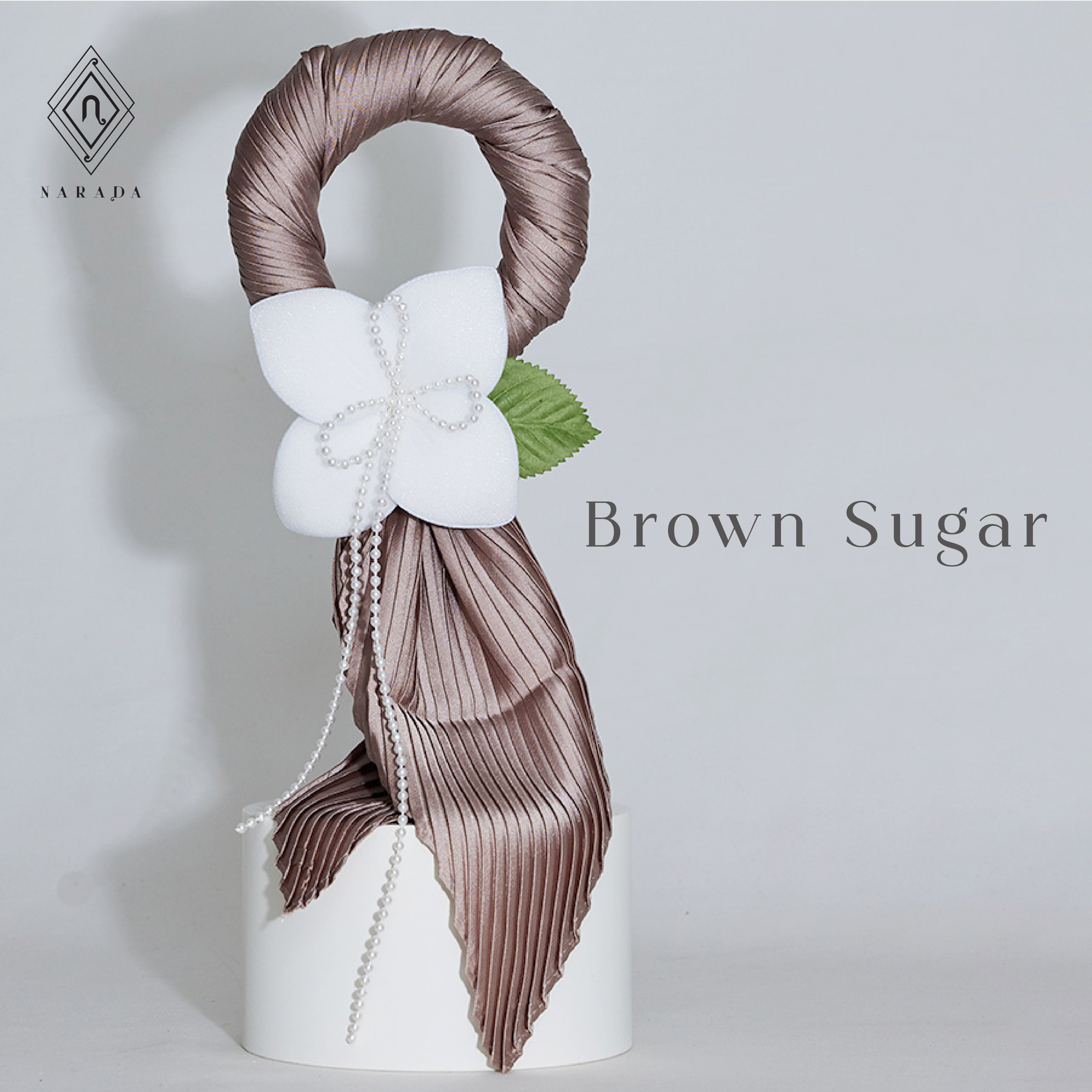 MS13_มาลัยวันแม่ ของขวัญวันแม่ พวงมาลัยผ้าพลีทกลิ่นหอม กลีบการบูร